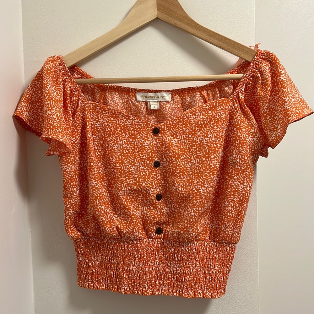 Never worn, new with tags, salmon short sleeve top, synched waist and buttons